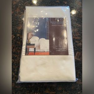Hudson Park (2) cotton standard pillow cases New with tag
